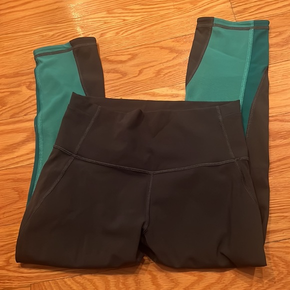 Lululemon leggings Sz 6 - Picture 3 of 3